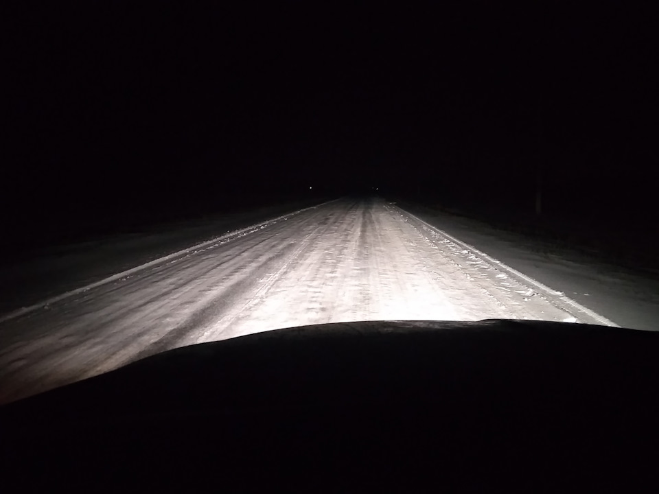 Свет фар на заснеженной дороге. — Skoda Octavia A5 Mk2