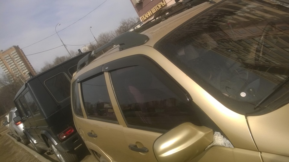 Приделал боковые дефлекторы — Chevrolet Niva (1G), 1,7 л, 2004 года ...