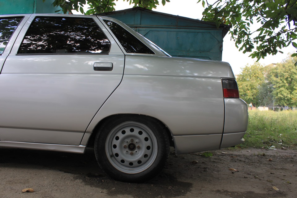 Цвета краски ваз 2110. Покраска Лада 2110. Покраска ВАЗ 2110 баллончиком. ВАЗ 2110 С крашеными ручками. Покраска ВАЗ 2110 из баллончика черный