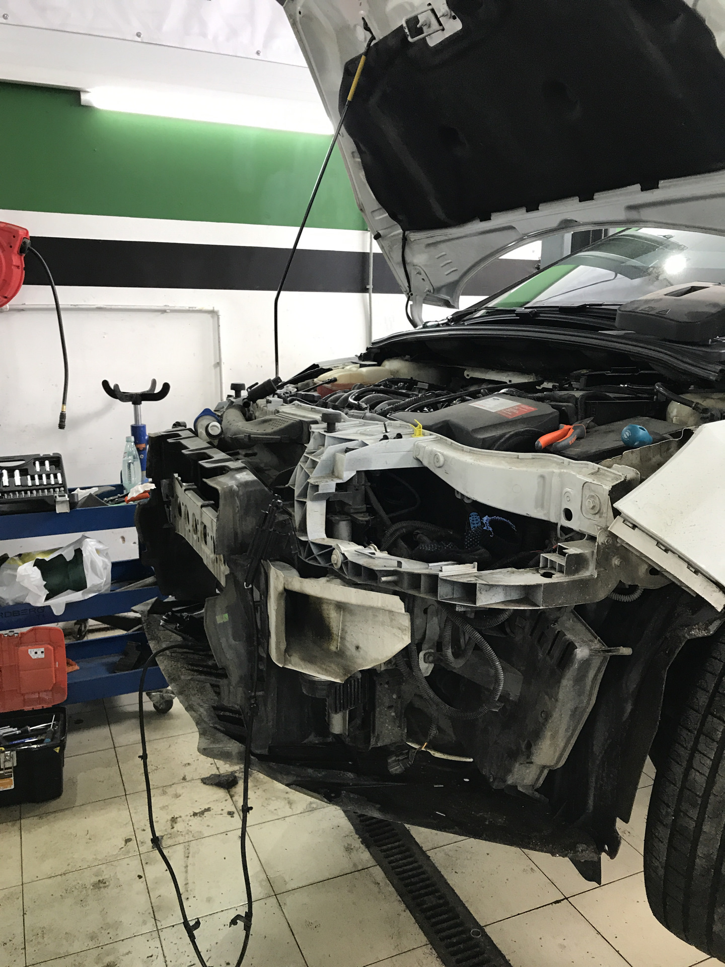 Омыватель фар и камера — Ford Focus Hatchback III, 1,6 л, 2015 года ...