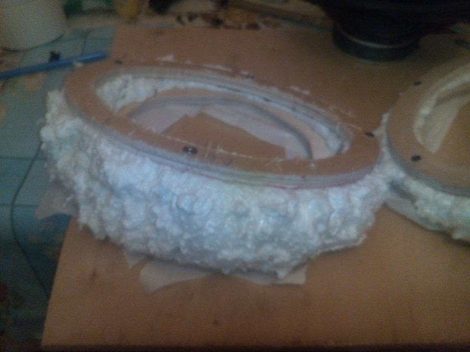 запенил, пеной титант (имеет небольшое расширение, да и под рукой она, у меня всегда) — Mitsubishi Lancer X