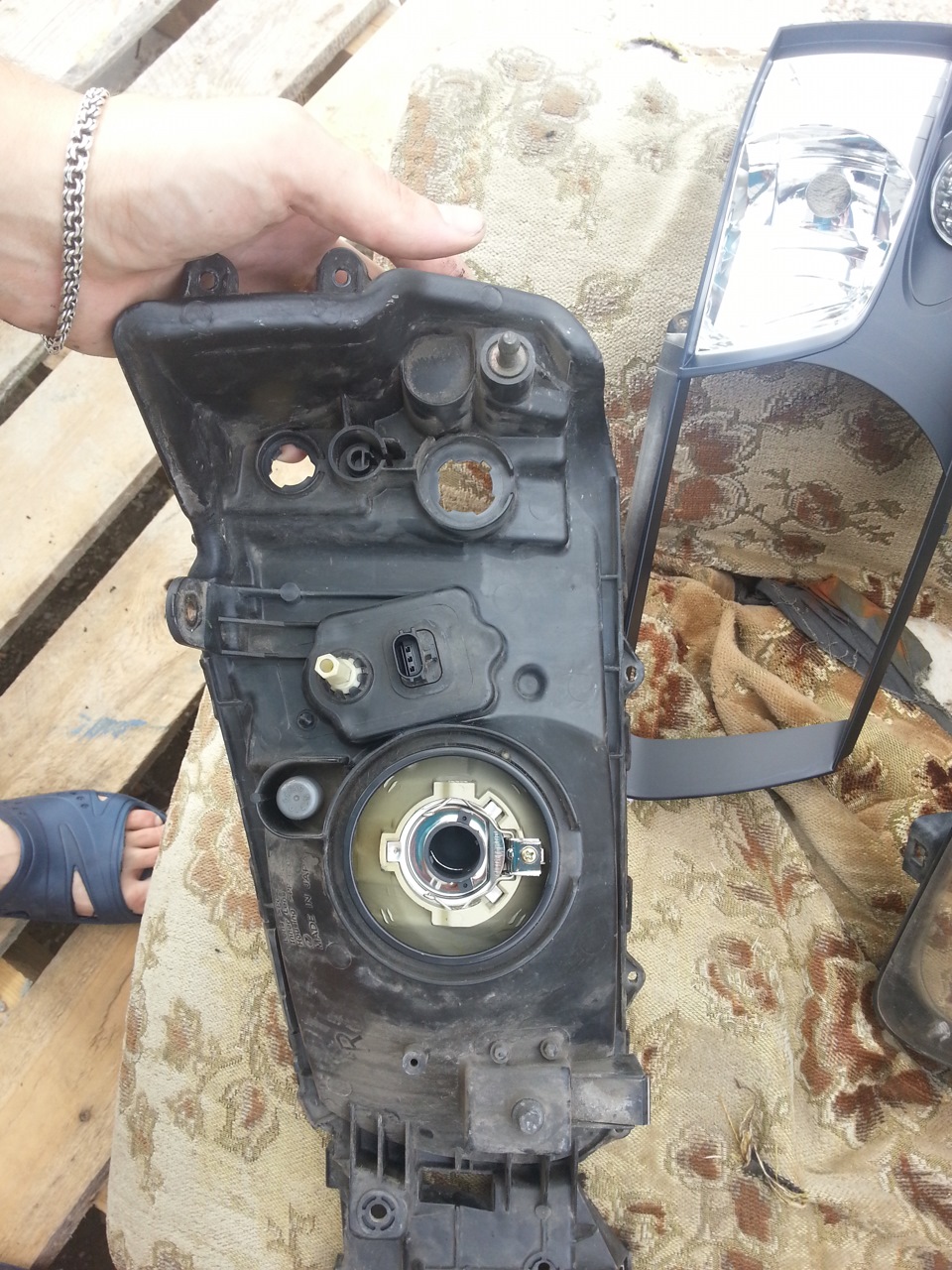 Запотевание фары — Subaru Forester (SG), 2 л, 2005 года | своими руками ...