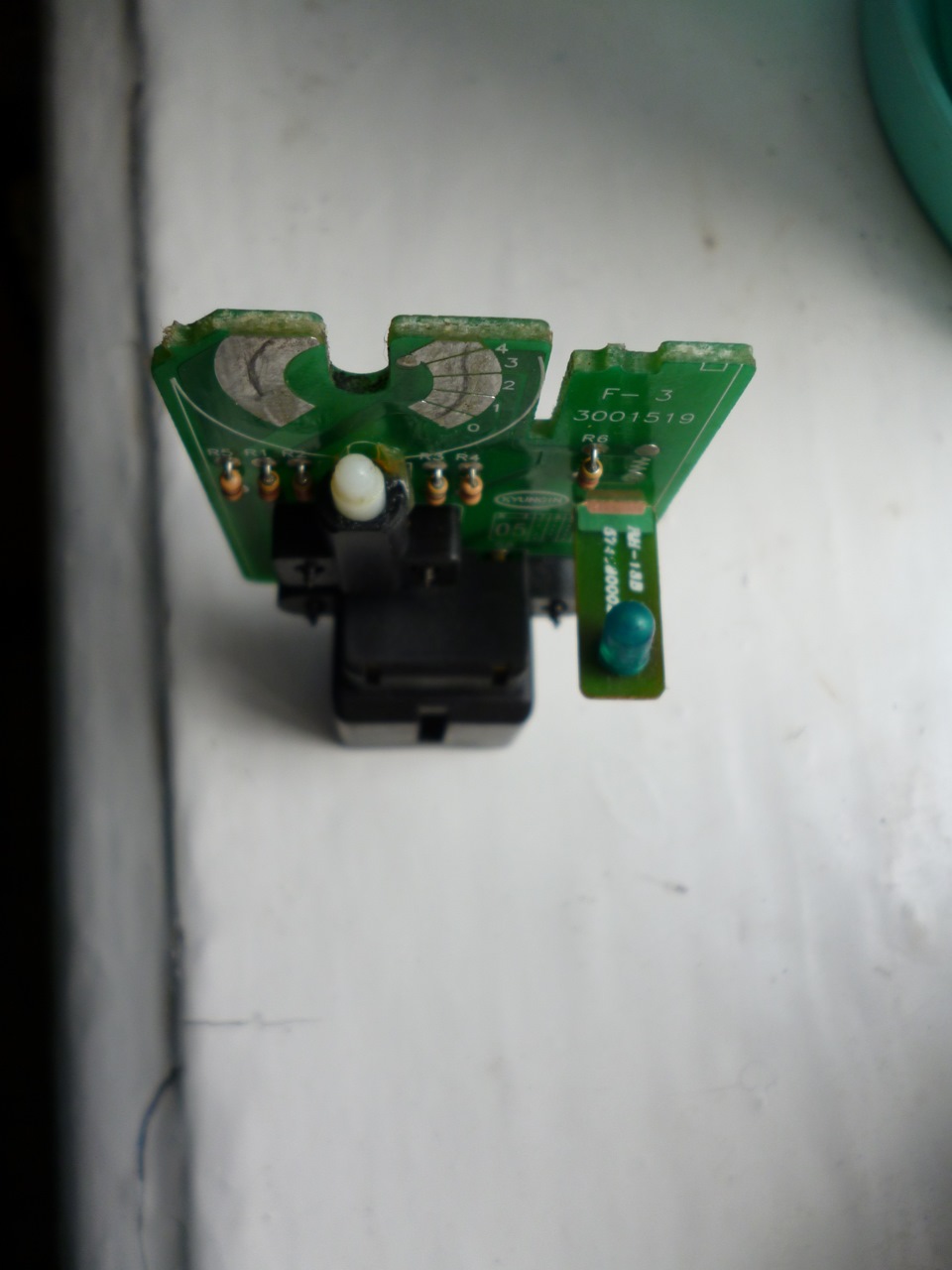 Замена лампочки на диодную в регулировке корректора фар в салоне ...