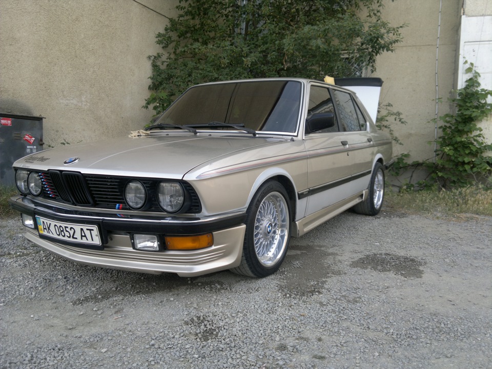 BMW e28 Black