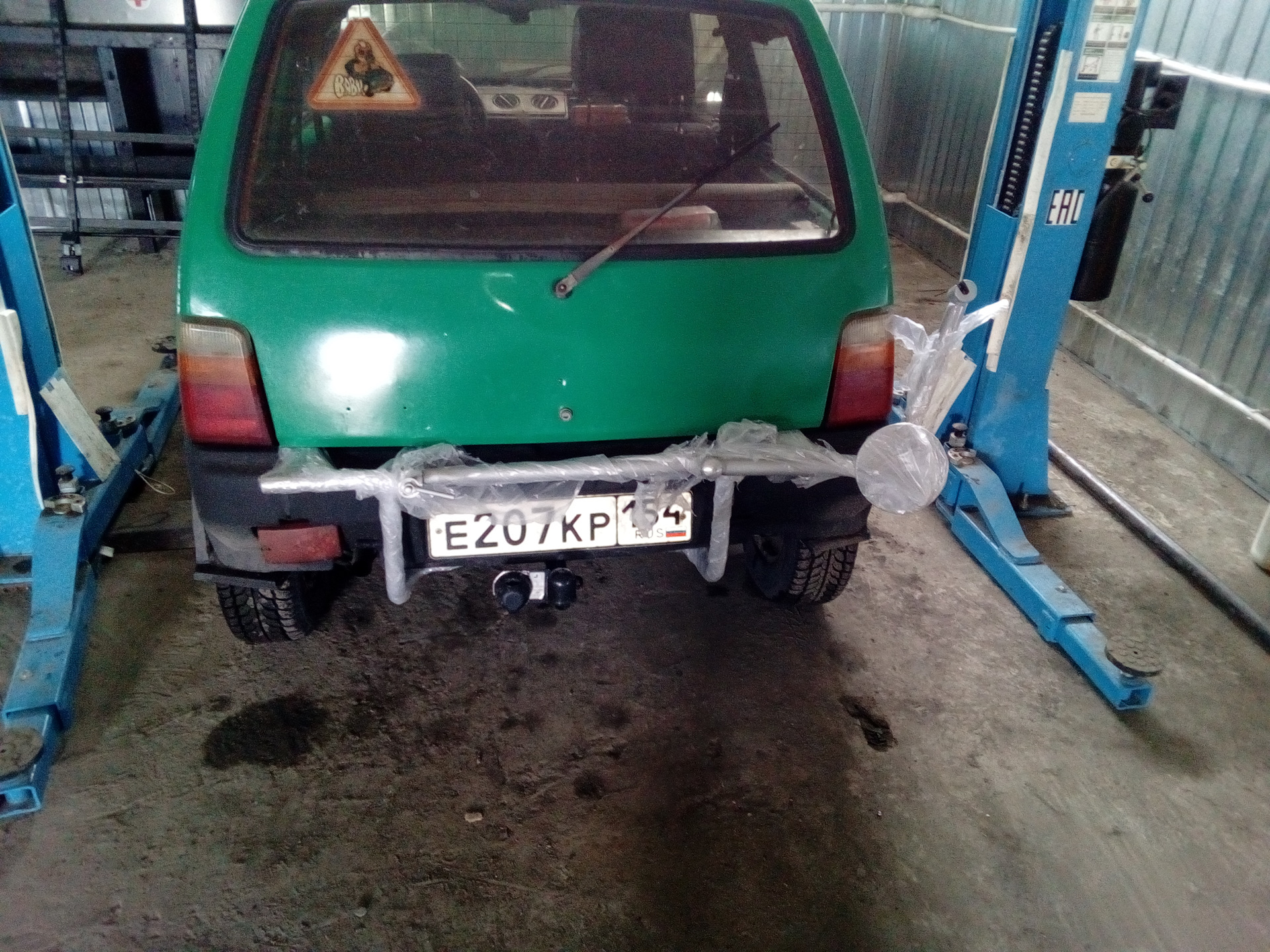 Кронштейн запаски — КАМАЗ 11113 Ока, 0,7 л, 1994 года | аксессуары | DRIVE2
