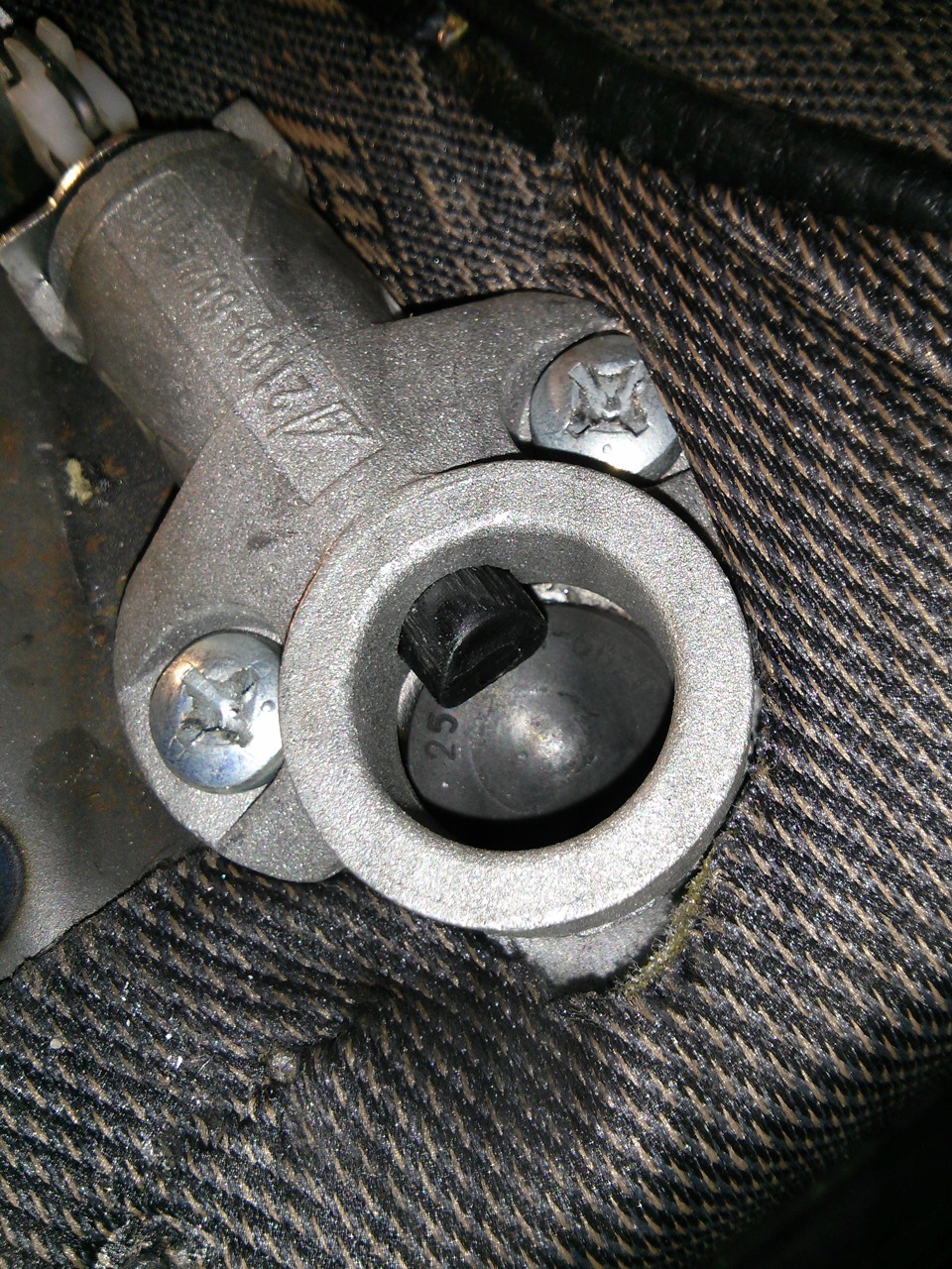 Чистка дроссельной заслонки, ремонт замков спинки сидения и еще по ...