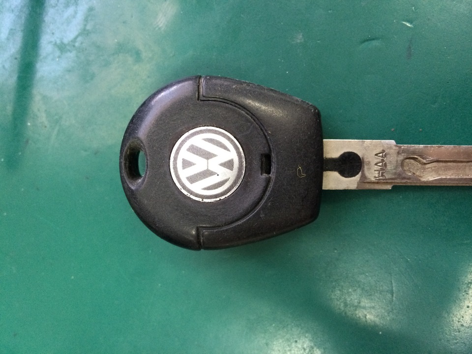 Замок зажигания пассат б5. Ключ VW Passat b5. Ключ зажигания Пассат б5. Ключ зажигания на Фольксваген Пассат б5 1997 год. Ключ от Volkswagen Passat b5.