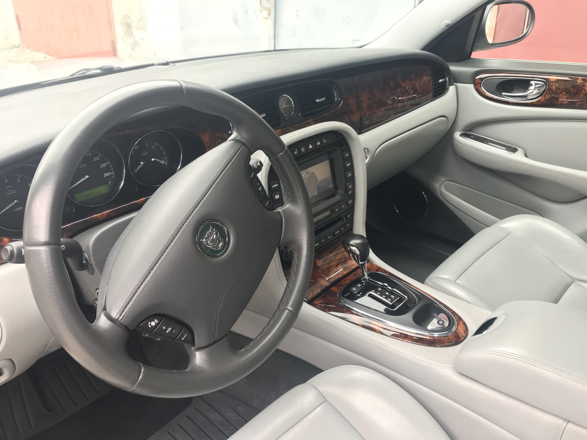 Jaguar XJ x358 салон