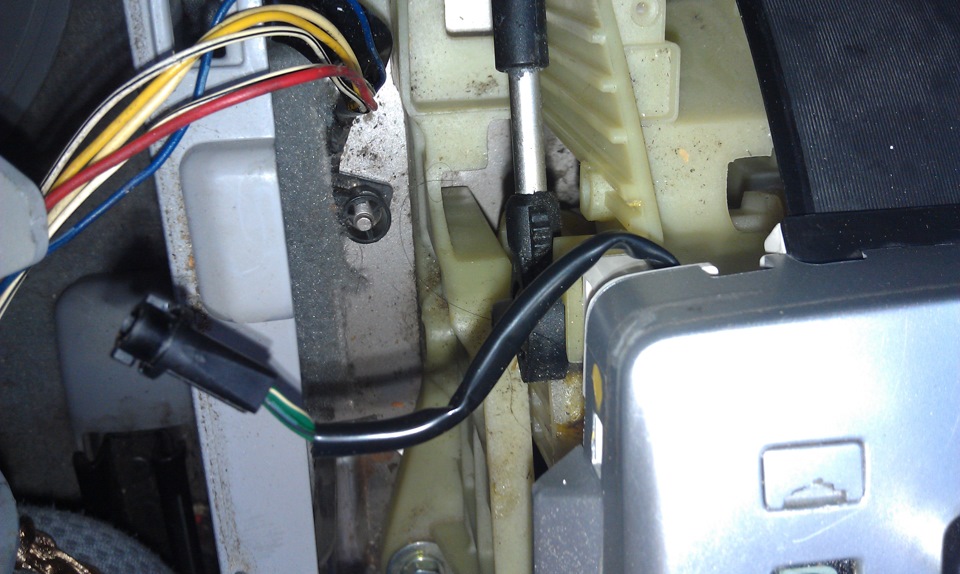 Замена габаритной лампочки в АКПП — Hyundai Sonata V (NF), 2,4 л, 2007 ...