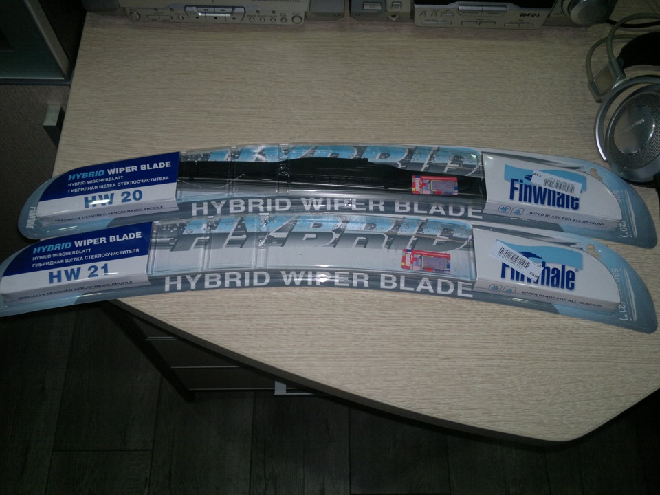 Hybrid wiper blades