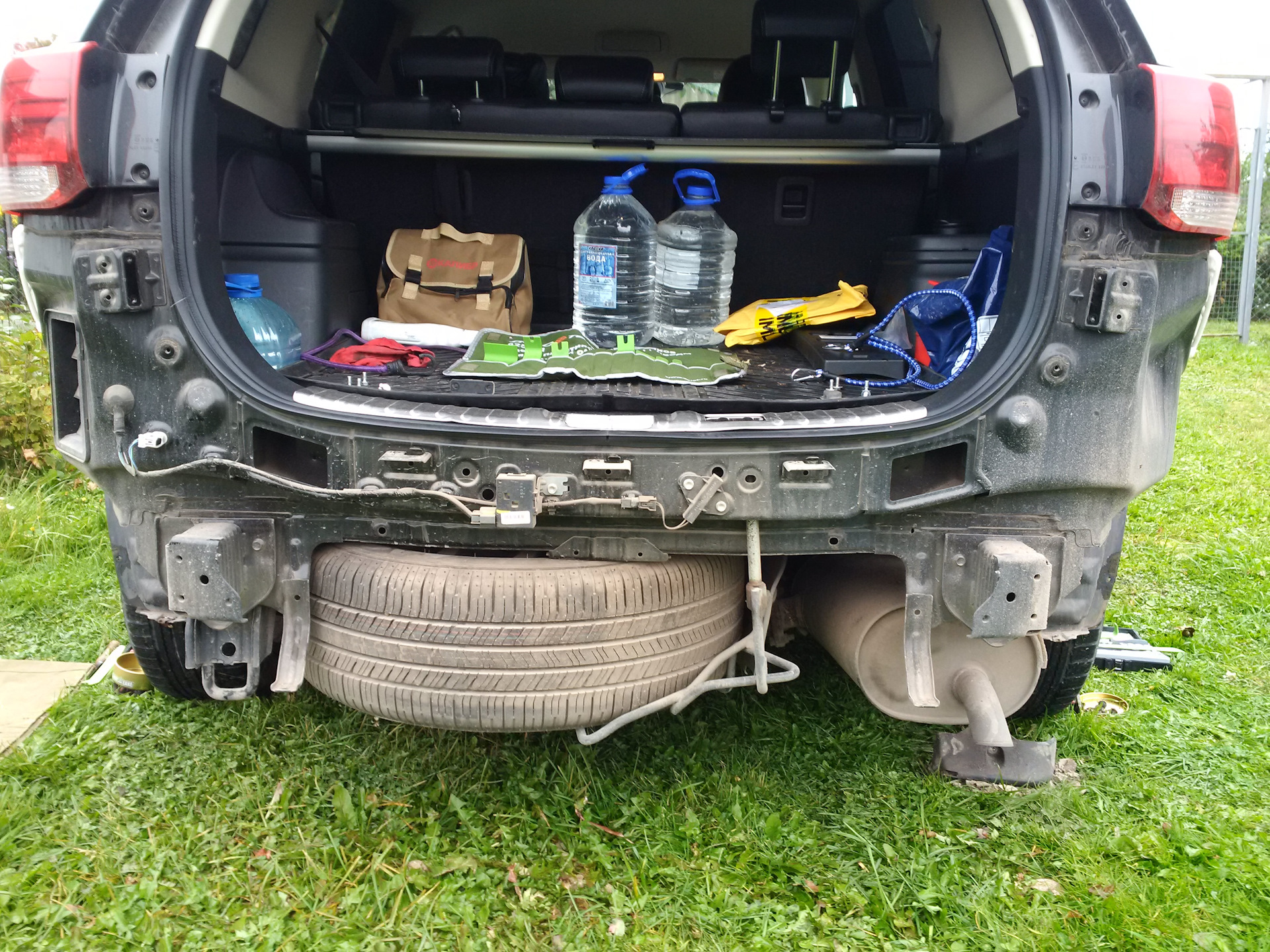 Митсубиси аутлендер хл задний. Mitsubishi Outlander XL без бампера. Outlander 3 без бампера. Mitsubishi Outlander 3 без бампера. Outlander XL без бампера.