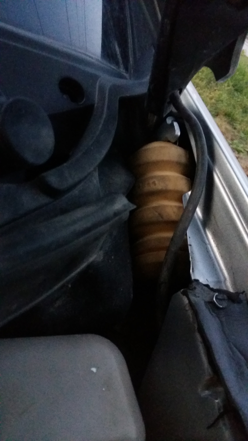 Изгнание бряканья петель капота и замена тормозных колодок — Lada ...