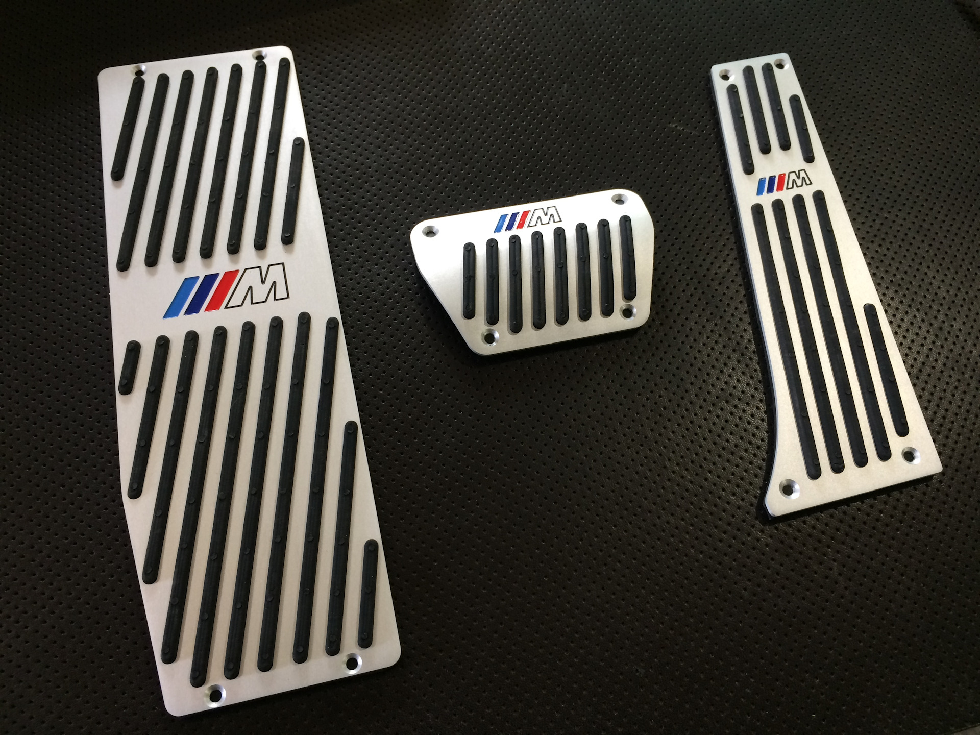 Bmw e36 педали механика. педали bmw. педаль газа bmw f15. педали на бмв м5. педали на bmw e39 m.