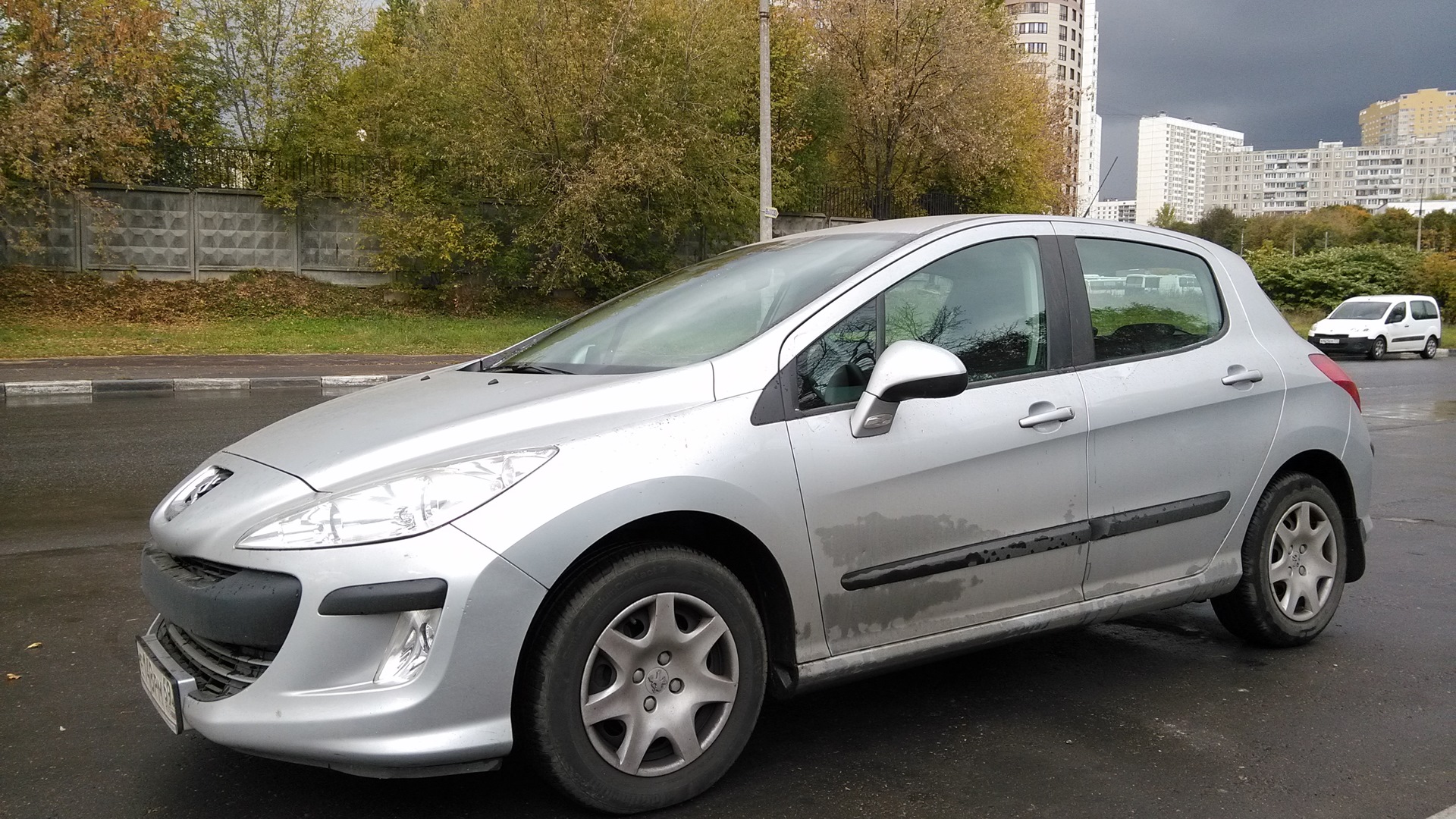 Peugeot 1 43. 2 бензин отзывы. Peugeot 207 hatchback. Пежо 1. Пежо с 6 местами.