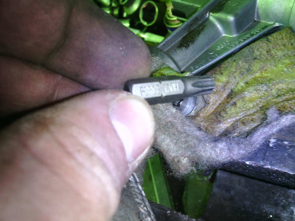 Откручиваем замок зажигая ключом Торекс 30 с отверстием — Audi 80 (B3)