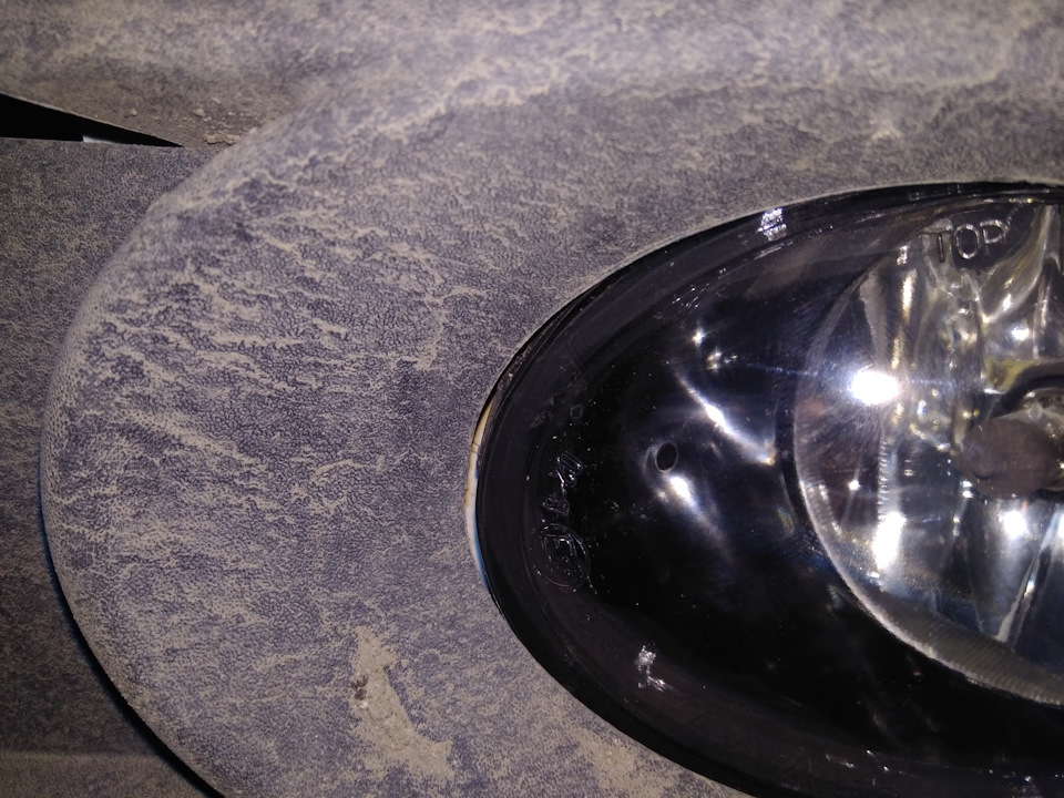 Замена стекла противотуманки — Volkswagen Jetta VI, 1,6 л, 2012 года ...