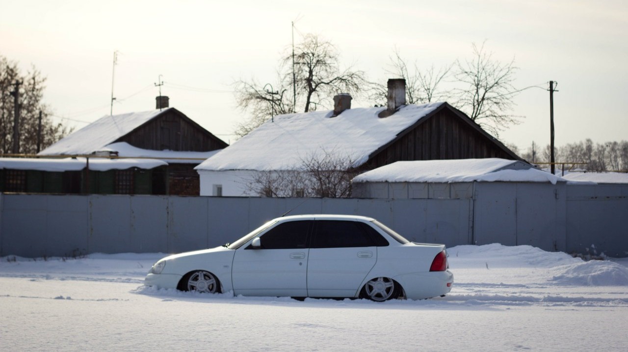 Домики на приору. ВАЗ 2170 бункер. Заниженные машины зимой. Белая Приора бункер.