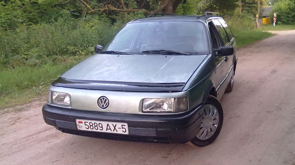 из под капота идет дым или пар и ваняет маслом и все это затягивает в ...