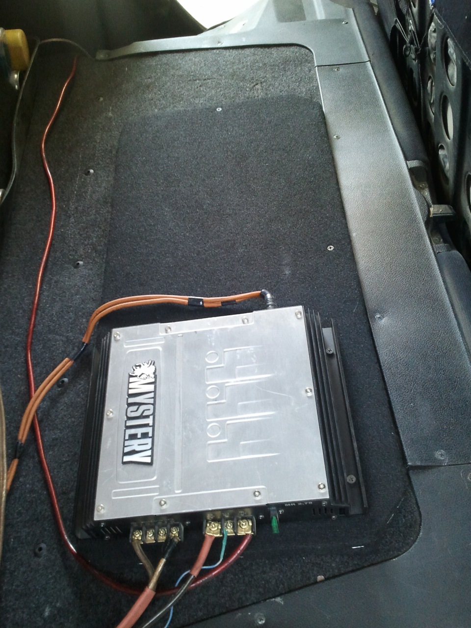 ваз установка усилителя. как установить усилитель в машину. усилители усилителей ваз 2107. ваз установка усилителя. крепеж усилителей ваз 2114 автозвук.