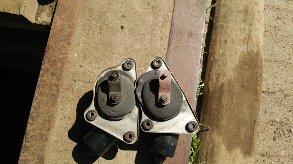 Вторая часть майского ремонта. Переборка рессор замена подушек ...