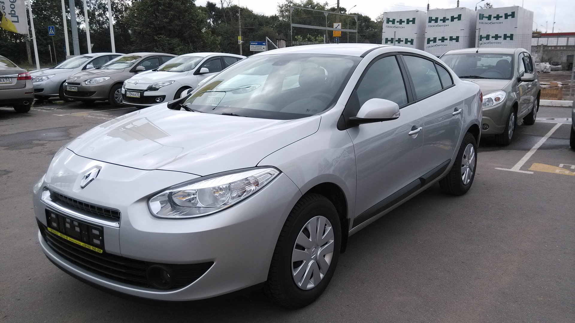 Рено флюенс 1.6. Renault Fluence 1.6 at, 2012. Тест драйв Рено Флюенс 1.6 механика 2012 года выпуска. Рено Голуб.