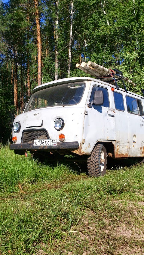 Уазик в лесу зимой ночью. Как ездить на уазе. Как ездить на полном приводе. Езда на уазе. Уаз 469 в грязи.