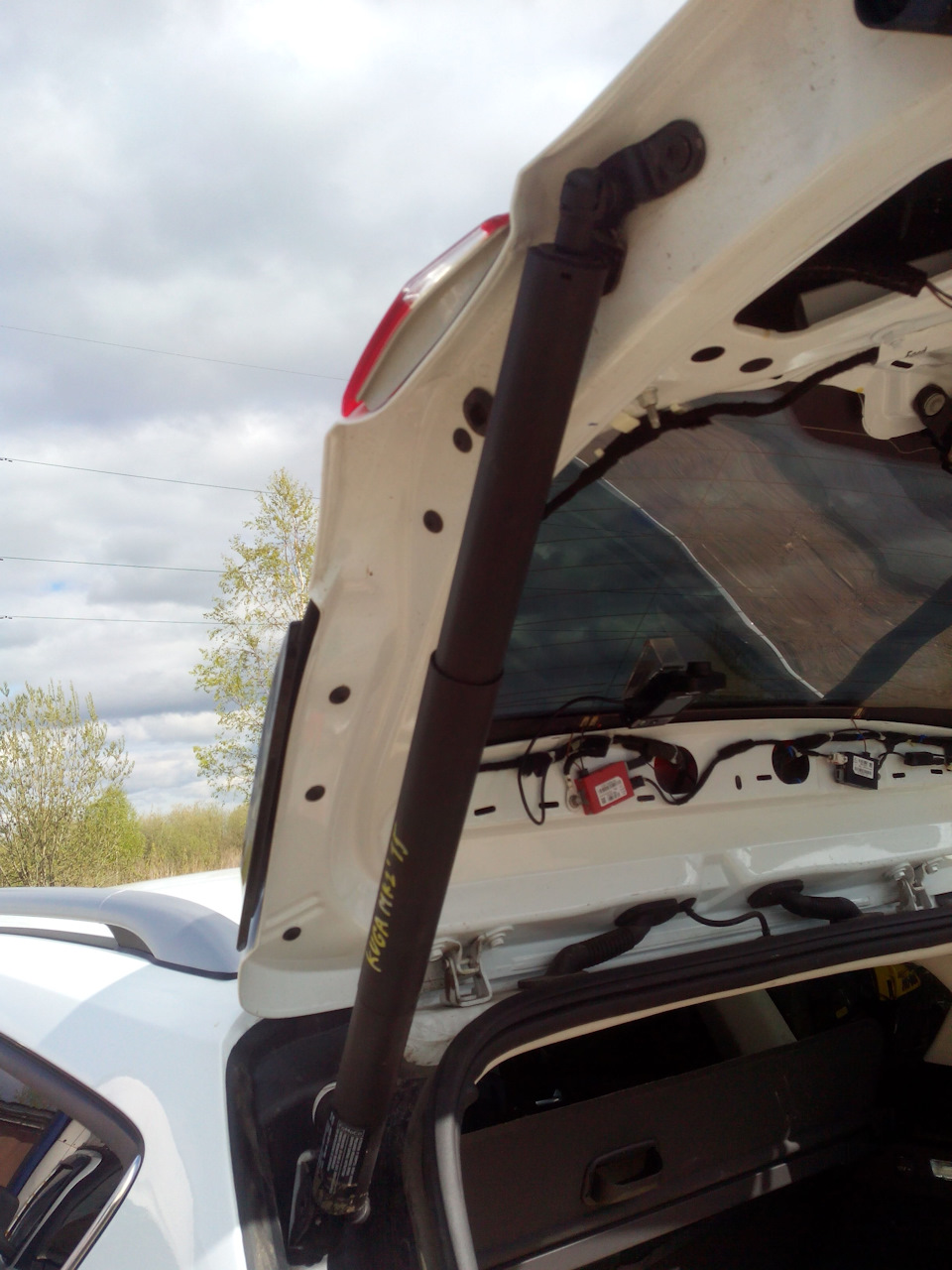 Электропривод багажника ч.3 — Ford Kuga (2G), 1,6 л, 2015 года ...
