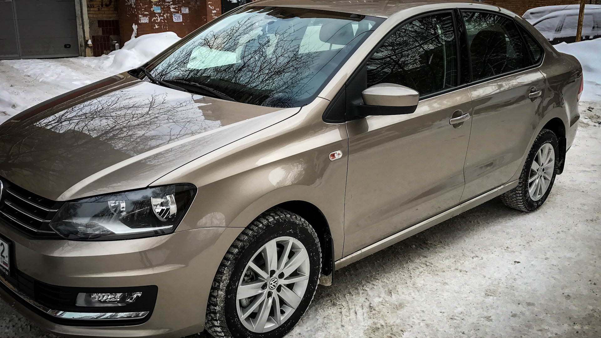 Volkswagen Polo Sedan 1.6 бензиновый 2016 | Бежевый Titanium на DRIVE2