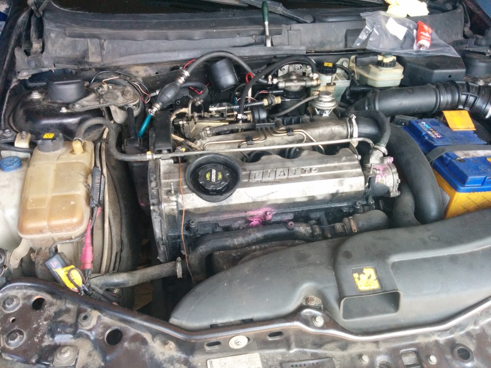 Замена прокладки под клапанной крышкой — FIAT Marea, 1,9 л, 1998 года ...