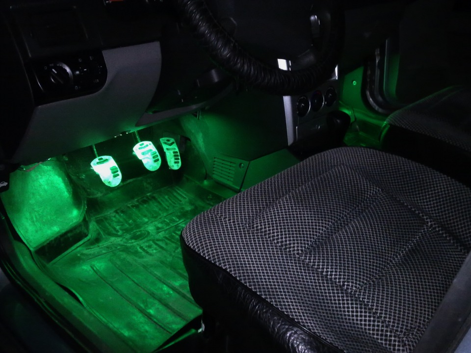 Сделай зеленую подсветку. Сделай зеленую подсветку. Потолок с зеленой подсветкой. Светодиодная лента на потолок. Подсветка заз шанс.