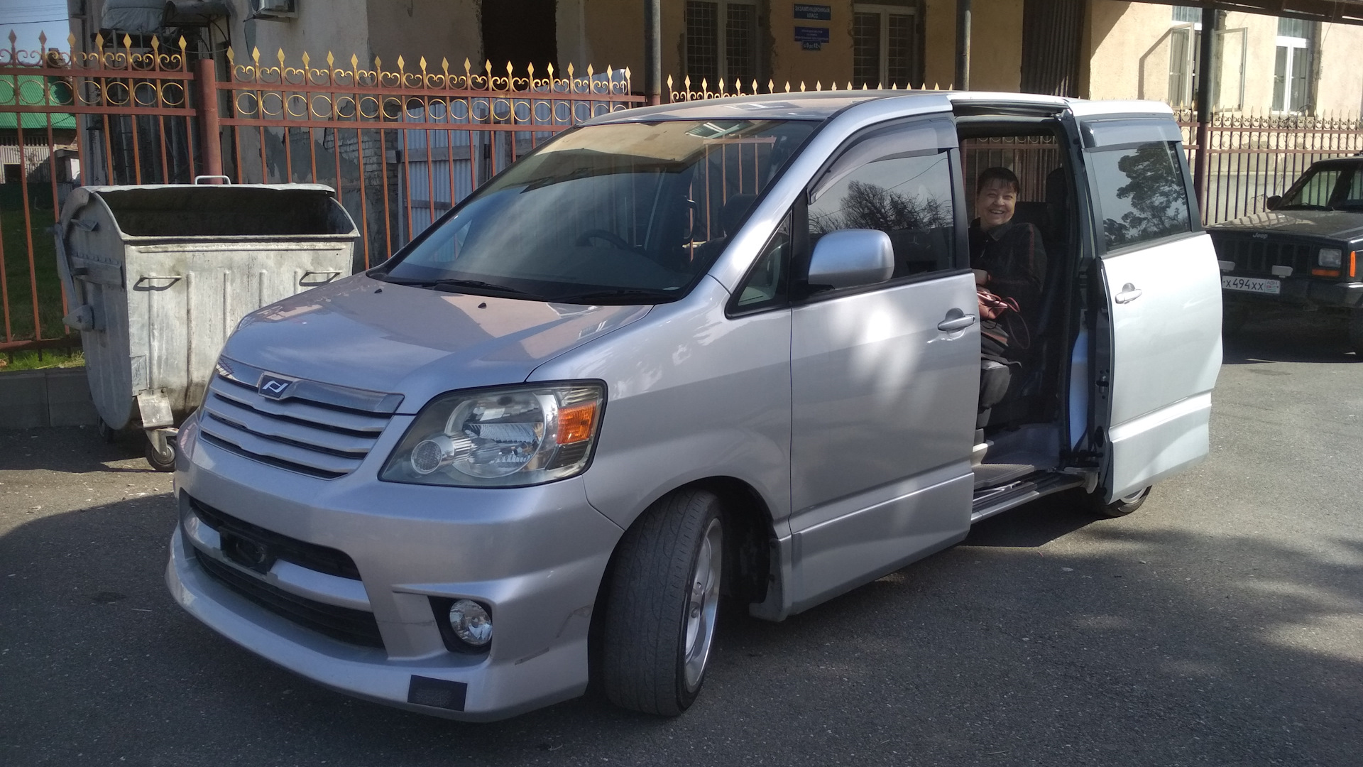 Toyota Noah 2.0 бензиновый 2004 | 