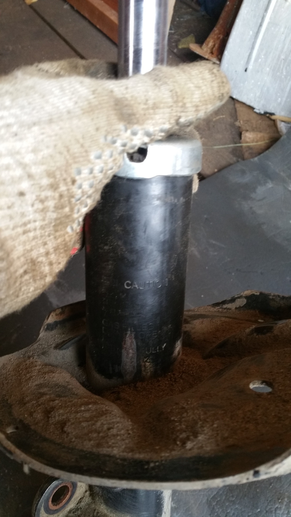 продам живые оригинальные стойки Б/У — Hyundai Tucson (JM), 2 л, 2007 ...