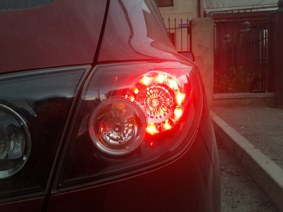 Фонари мазда 3 бк. Задние фонари Мазда 3 BK хэтчбек диодные. Mazda 3 BK 2008 задние фонари диодные. Диодные фонари Мазда 3 БК седан. Mazda3 BK led фонари.