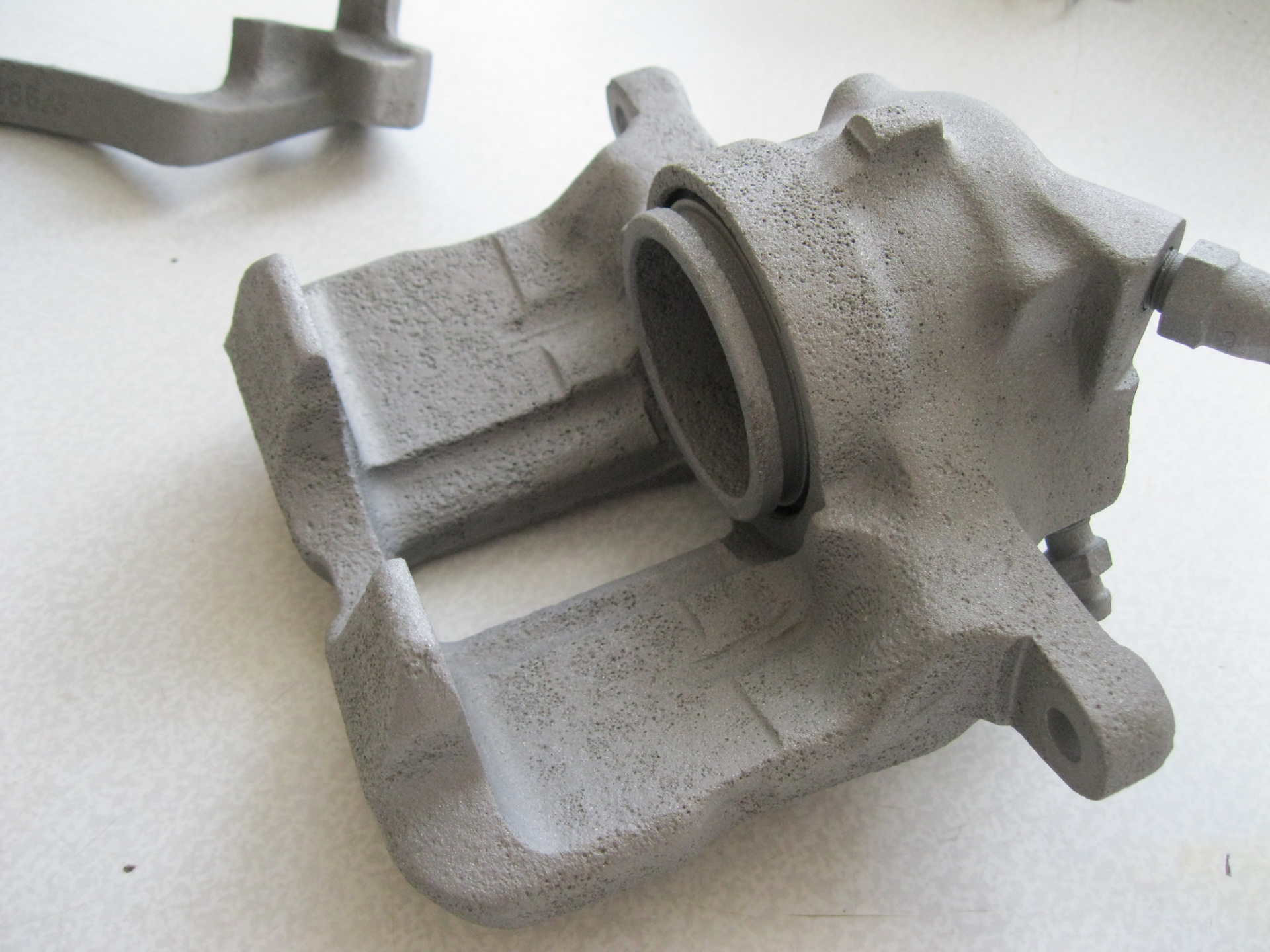 суппорта 320мм ауди а4. отпескоструить суппорта. пескоструйная обработка суппортов. пескоструй суппортов. суппорт после пескоструя.