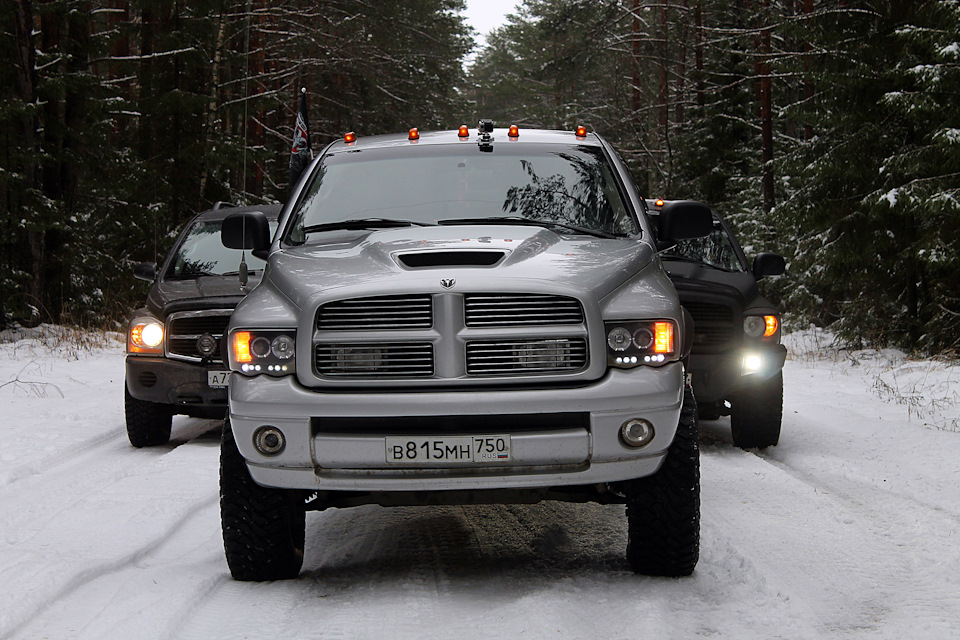 Рам клуб. Dodge Durango и Ram. Додж рам Дюранго. Додж рам с ФСО. Додж рам номер 333 77 рус.