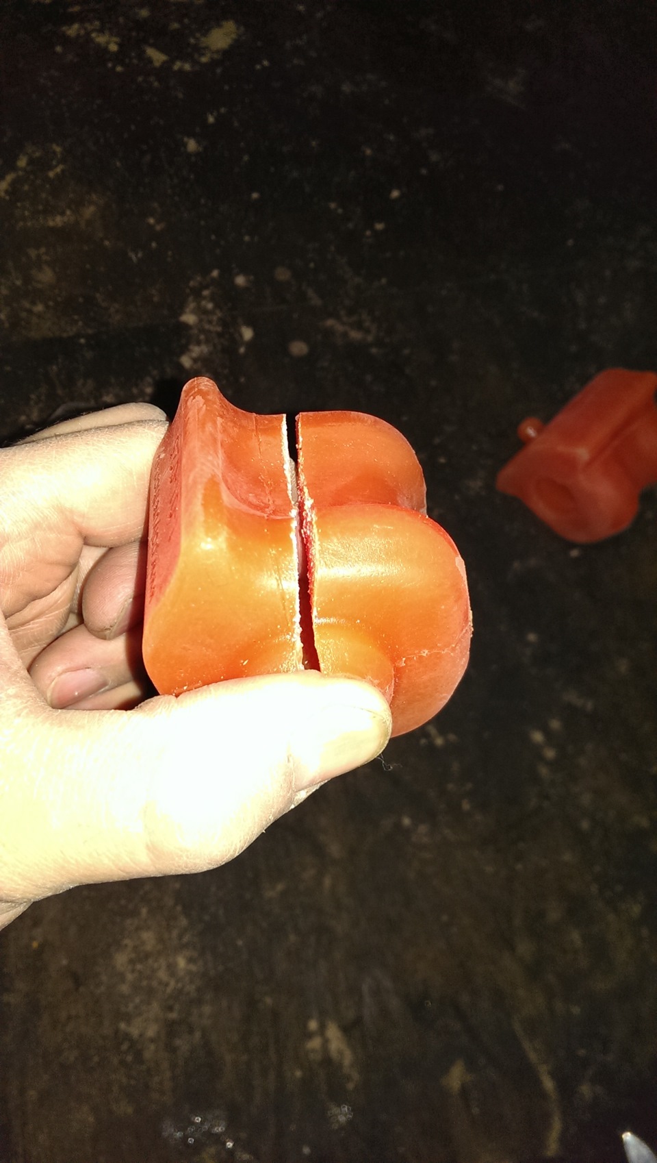 Как и у многих присутсвует стук в районе передней панели, либо рулевая ...