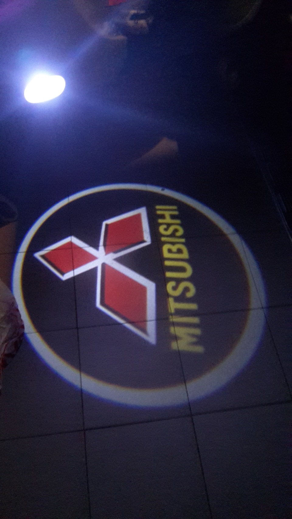 лазерный логотип — Mitsubishi Pajero Sport (2G), 3 л, 2014 года ...