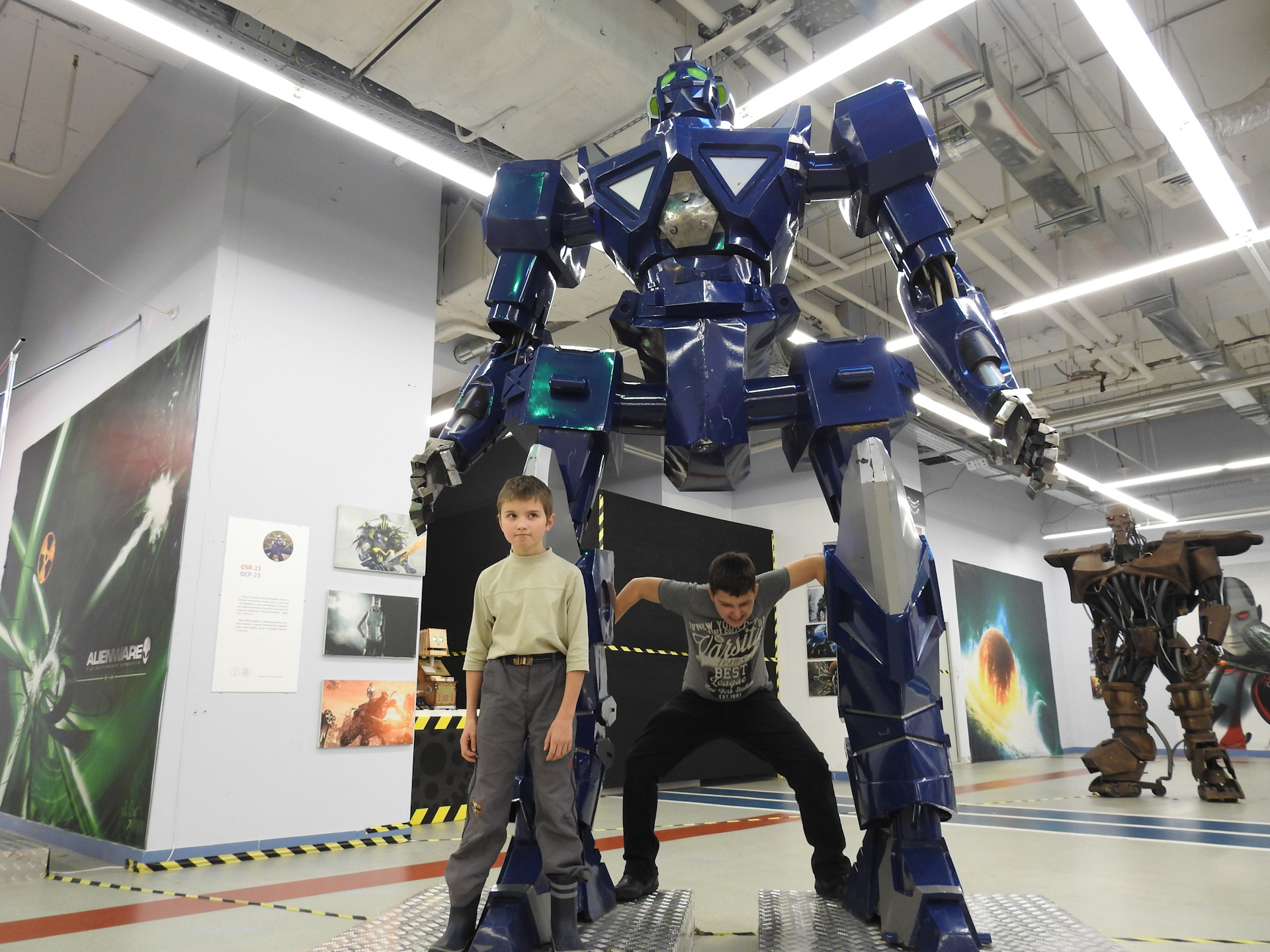 Выставка роботов ульяновск. Выставка роботов. Выставка роботов в Пассаже. Музей роботов в Екатеринбурге. Выставка парк роботов.