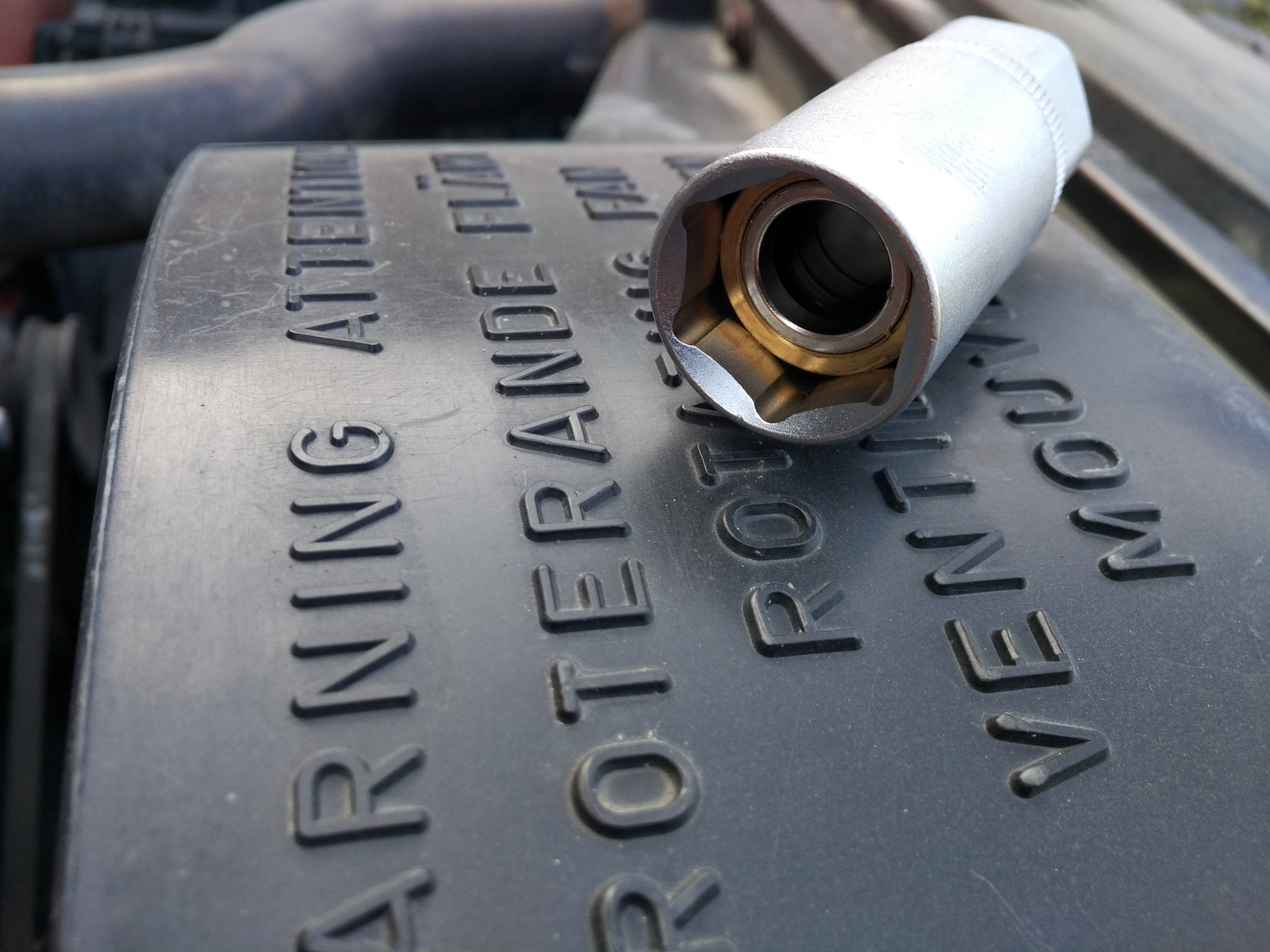 Ну усе, регламент. Замена свечей. — Volvo 940, 2,3 л, 1993 года ...