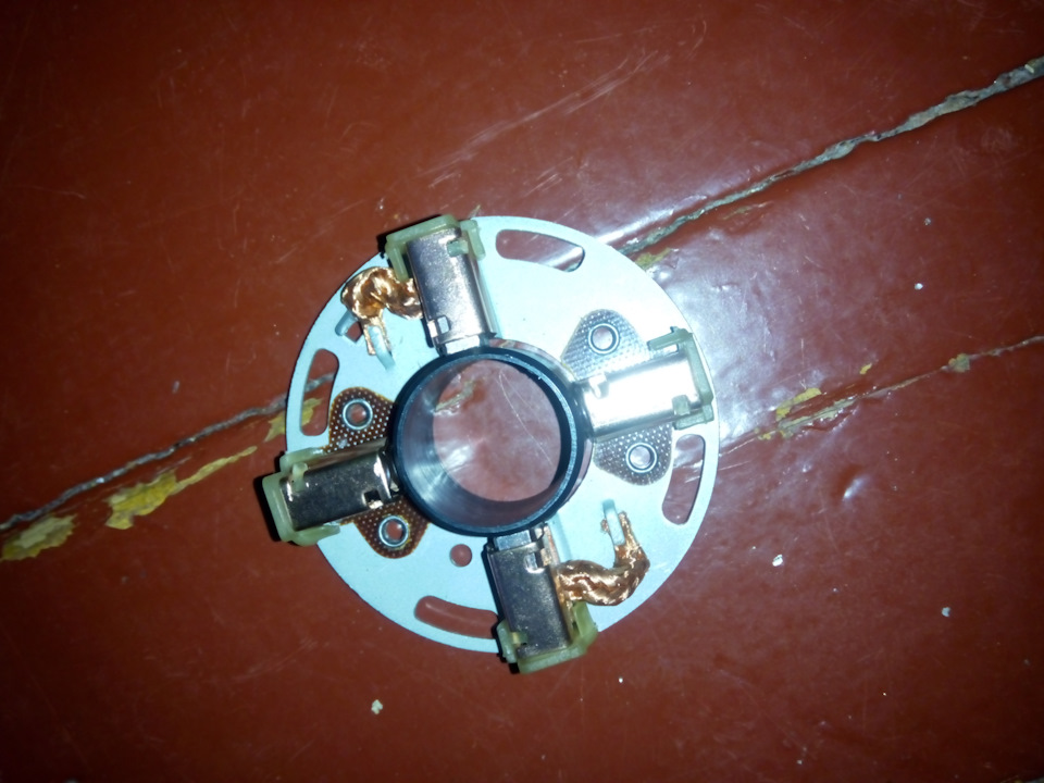 Как изменить вращение стартера в другую сторону. Стартер крутит в другую сторону. Втягивающее реле стартера 2106. Вращение стартера волга. Стартер крутится в другую сторону.