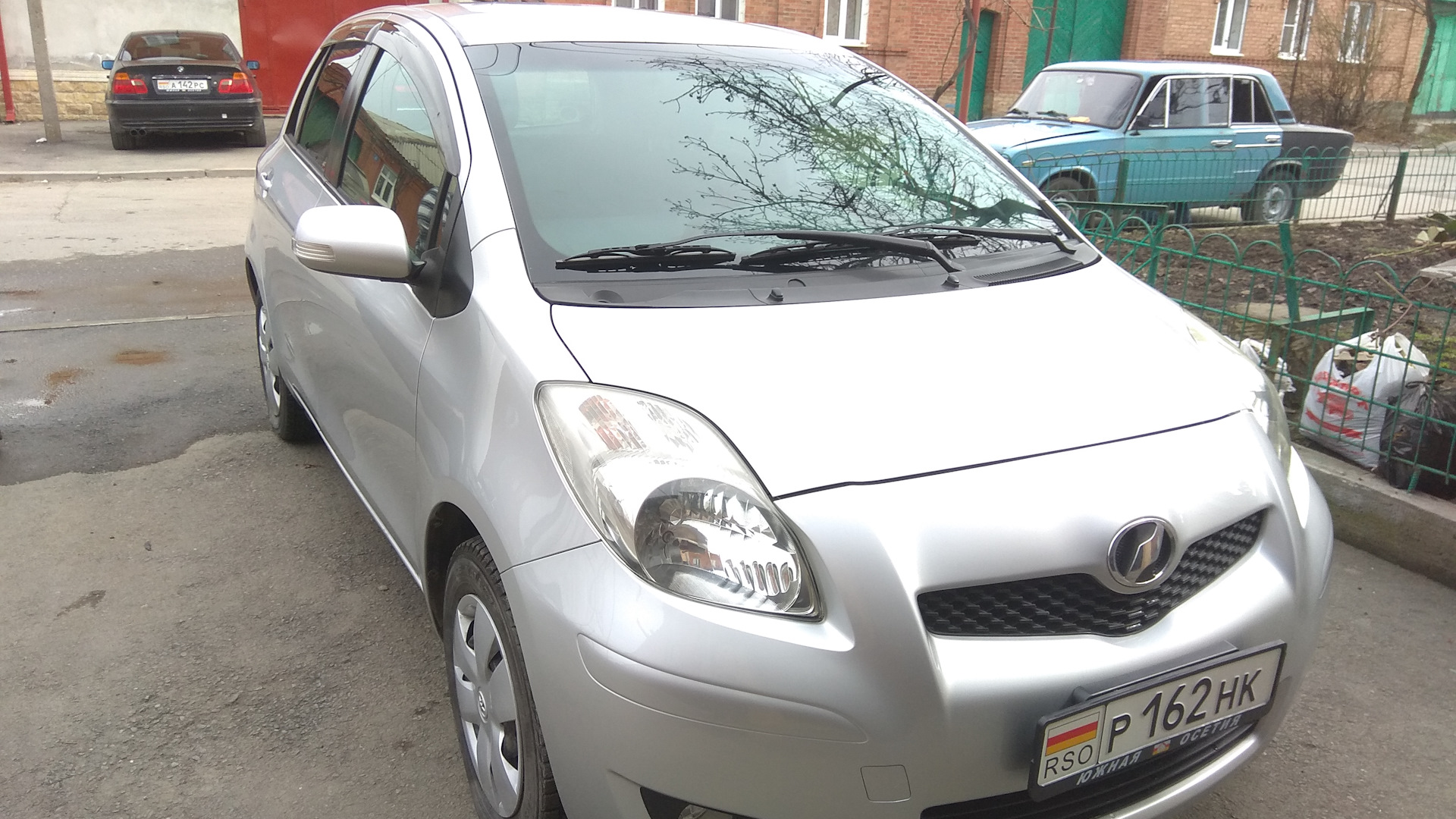 Toyota Vitz (90) 1.3 бензиновый 2008 | Японка- с левым рулем на DRIVE2