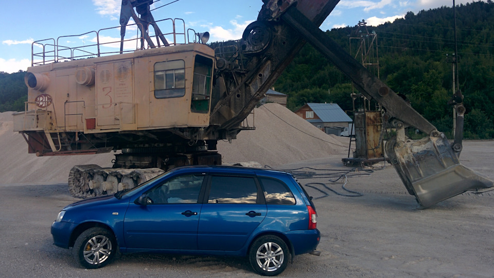 Lada Kalina wagon Маленький Трактор Калина