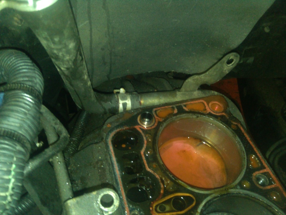 5 турбо. Антифриз через прокладку гбц. Масляные каналы 406 двигателя. Антифриз через прокладку гбц. Пробило прокладку гбц ваз 2110.