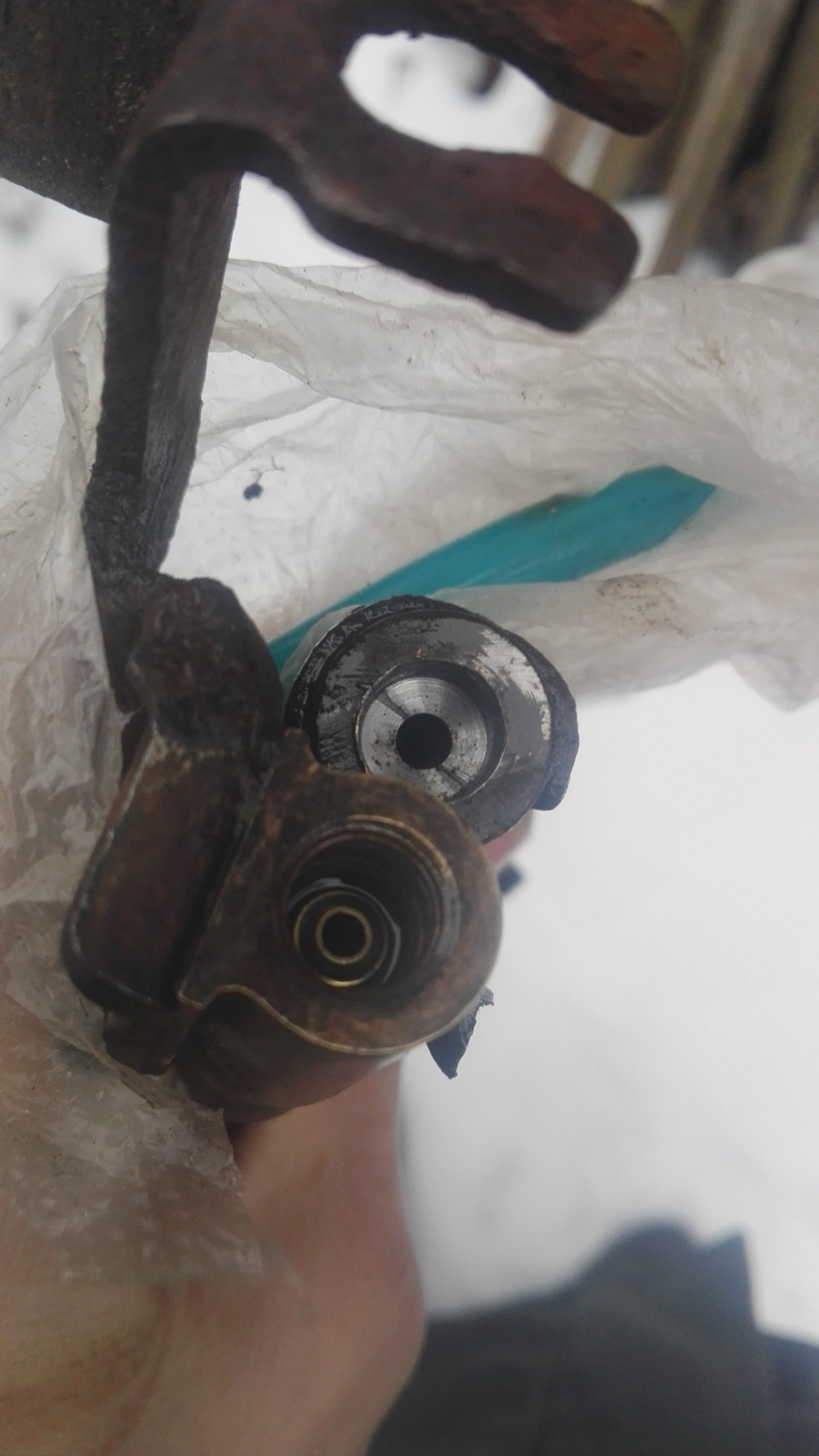 сверлим отверстие 9мм под резьбу м10х1 — Chrysler Town and Country IV