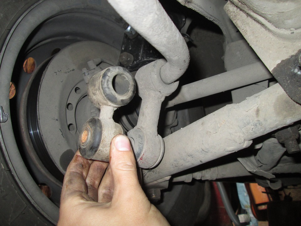 Установка треугольных рычагов и распорок — Lada Приора хэтчбек, 1,6 л ...