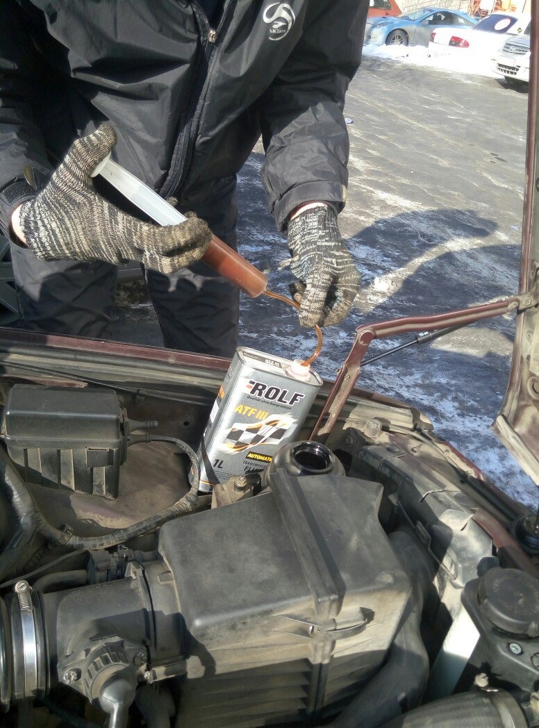 Меняем масло в ГУРе — BMW 5 series (E34), 2,5 л, 1994 года | своими ...