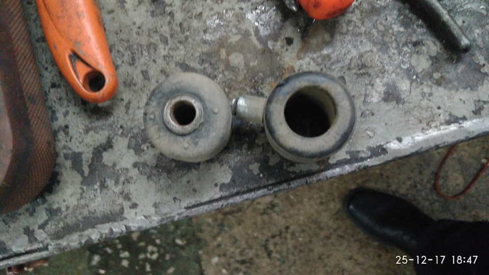 Застучало слева на кочках. — Lada Гранта, 1,6 л, 2012 года | поломка ...