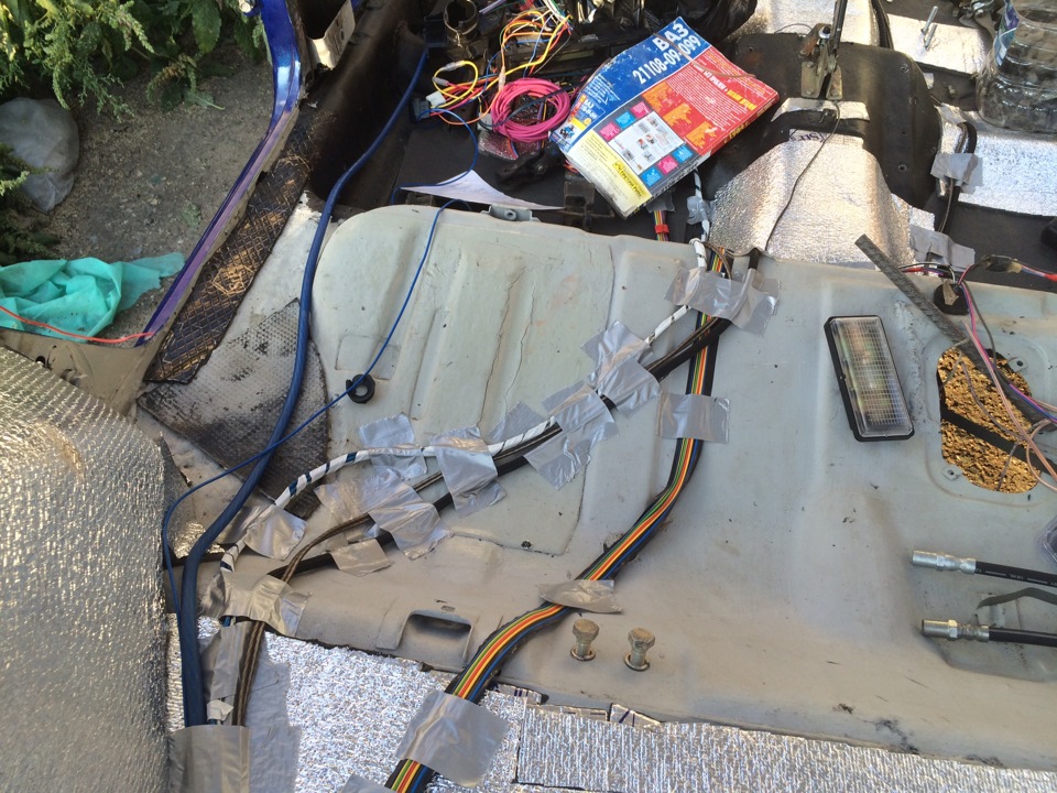 Установка проводки для усилка и под акустику — Lada 21093i, 1,6 л, 2001 ...