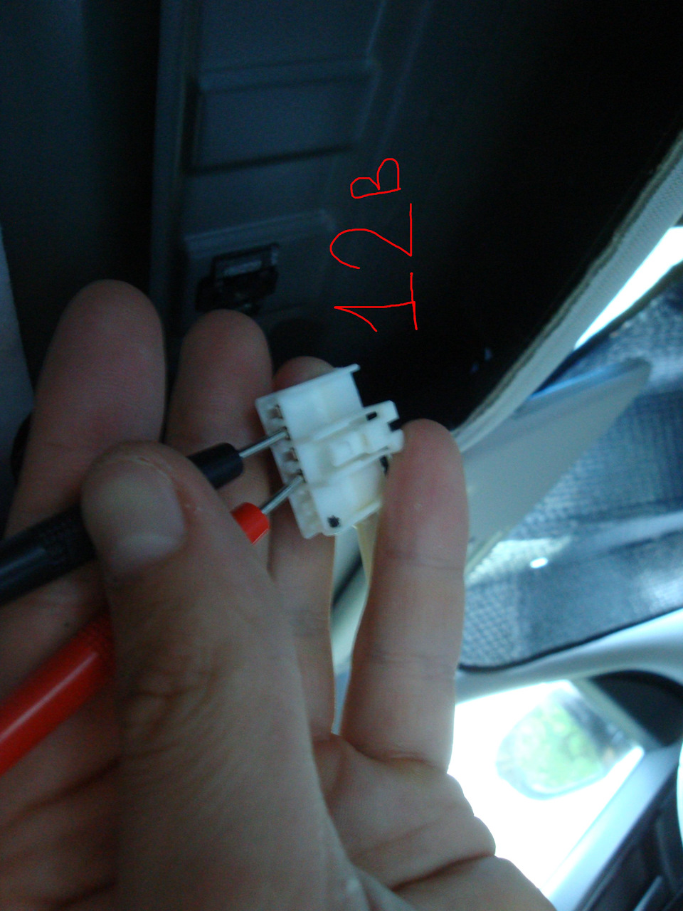 В разъёме подсветки салона обнаружились 12в присутствующие постоянно (даже без зажигания) до постановки на охрану! — Hyundai Tucson (TL)