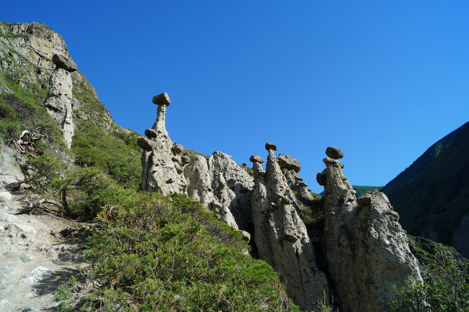 Каменные грибы Долины Сотеры